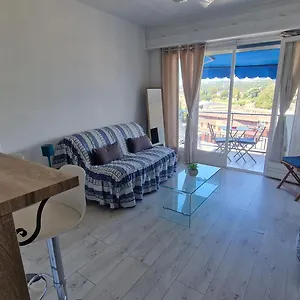 https://charmant-studio-a-100-m-de-la-mer.fr-provencehotel.com